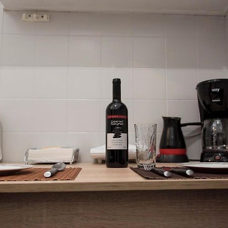Central Apartment 3' To Metaksourgio Metro Station 아테네 외부 사진