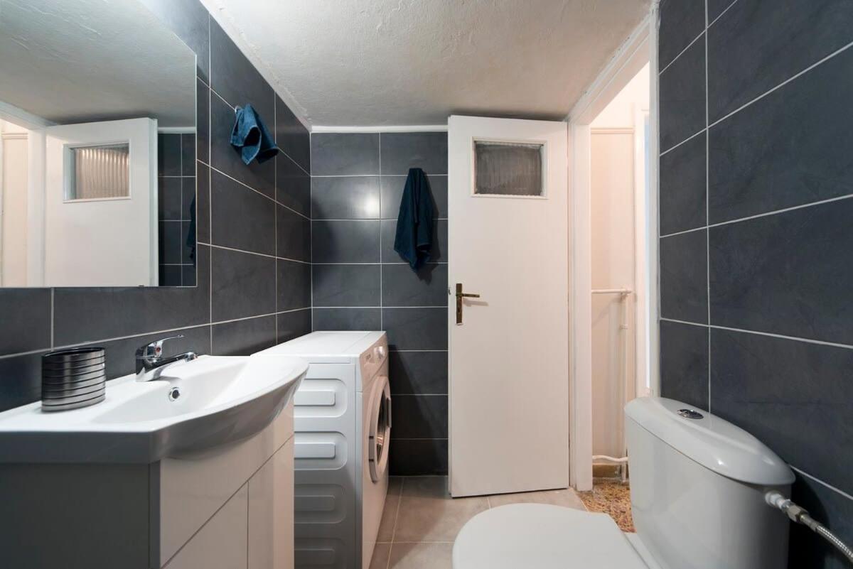 Central Apartment 3' To Metaksourgio Metro Station 아테네 외부 사진