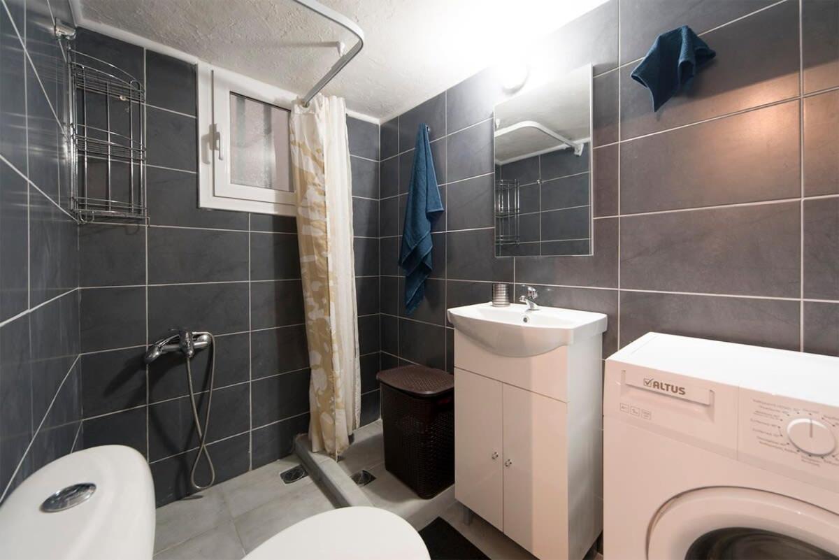Central Apartment 3' To Metaksourgio Metro Station 아테네 외부 사진
